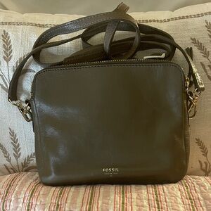 Fossil Leather Crossbody Shoulder Bag NWOT With Dustbag Fossil Leather